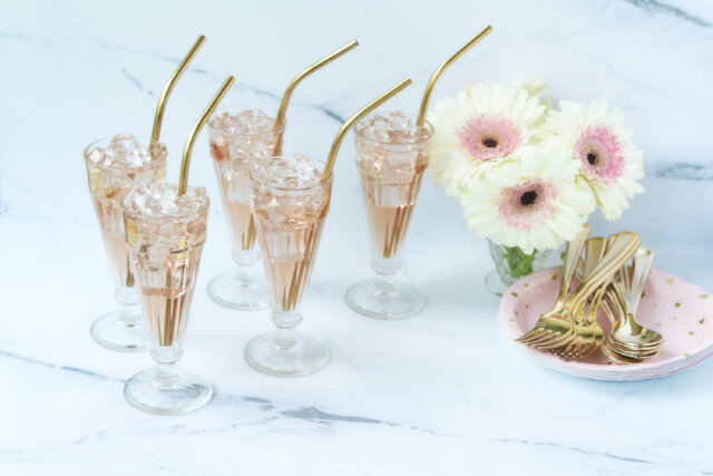 https://shesaidyes.es/wp-content/uploads/2025/06/close-up-wine-glass-vase-table-1-640x427.jpg